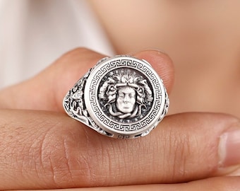 Anillo de motorista de plata de ley con la gorgona Medusa hecho a mano, joyería gótica griega