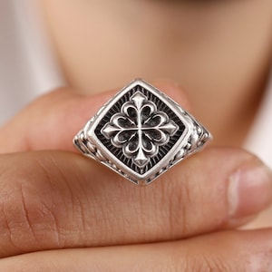 Maltese Cross Engraved Signet Ring, Religious Ring, Cross Floral Men Sterling Silver Ring, Victorian Motif Botanical Ring in Sterling Silver