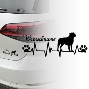 Könnte beinhalten: Schwarz-weißer Autoaufkleber mit einem Herzschlag, Pfotenabdrücken und einer Silhouette eines Hundes. Der Text "Wunschname" befindet sich über dem Herzschlag. Der Text "Romy" befindet sich unter dem Herzschlag.