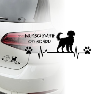 Può includere: Adesivo per auto in bianco e nero con una silhouette di un cane e una grafica di battito cardiaco. L'adesivo dice "Wunschname on board".