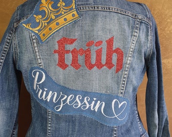 Früh-Prinzessin Jeansjacke mit Stickereien  in Gr. 38 und ein Achselmaß von 44 cm