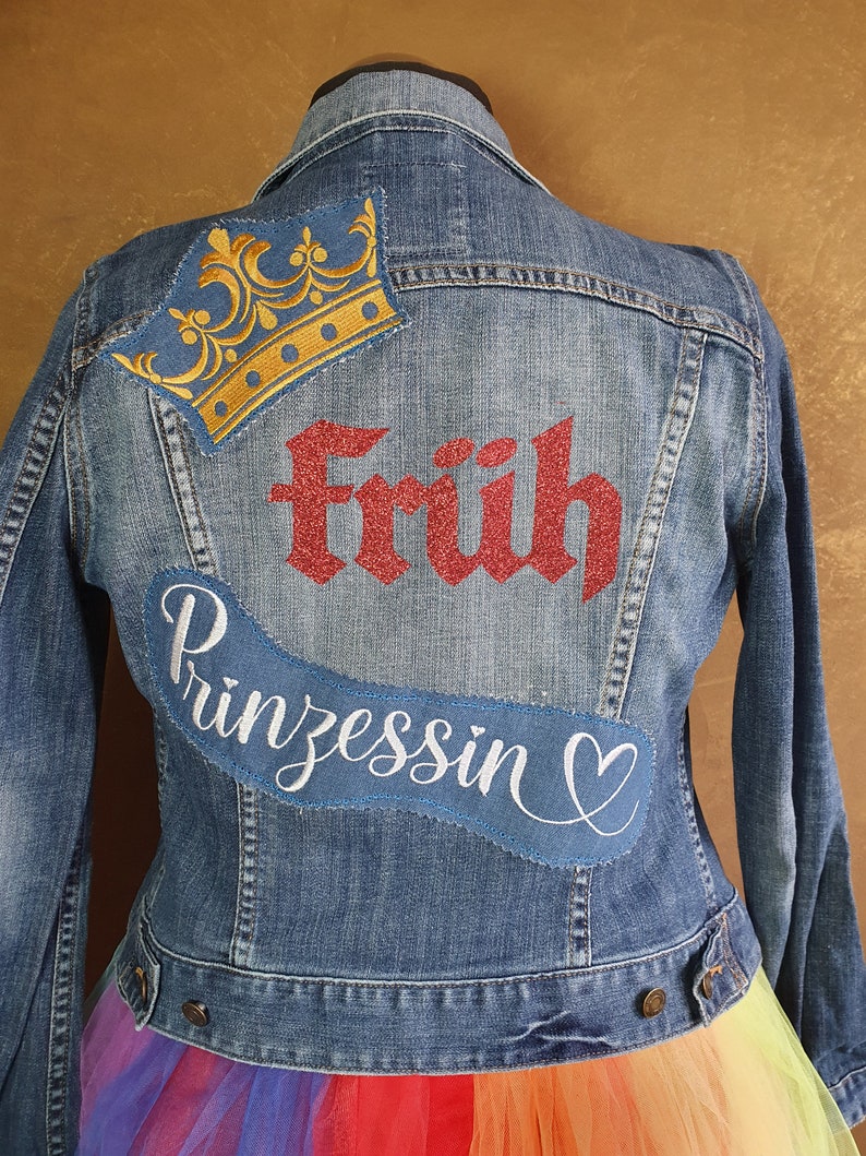 Früh-Prinzessin Jeansjacke mit Stickereien in Gr. 38 und ein Achselmaß von 44 cm 6 Bild 1