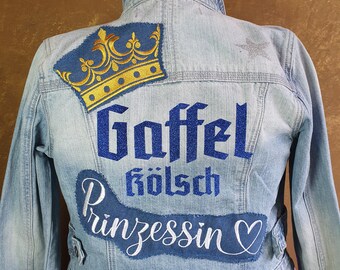 Gaffel-Prinzessin Jeansjacke mit Stickereien  in Gr. 38  und ein Achselmaß von 45 cm