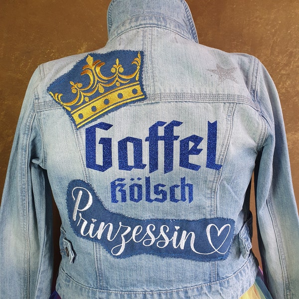 Gaffel-Prinzessin Jeansjacke mit Stickereien  in Gr. 38  und ein Achselmaß von 45 cm