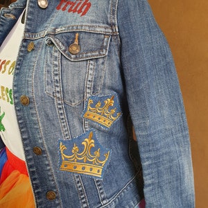 Früh-Prinzessin Jeansjacke mit Stickereien in Gr. 38 und ein Achselmaß von 44 cm 6 Bild 3