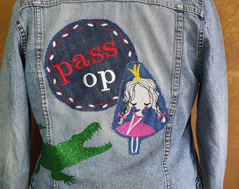 Prinzessin Jeansjacke mit Stickereien  in Gr. S und ein Achselmaß von 46 cm