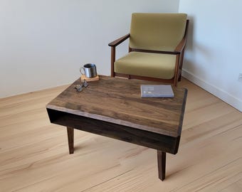 Table basse en noyer faite main - Table moderne du milieu du siècle à deux niveaux