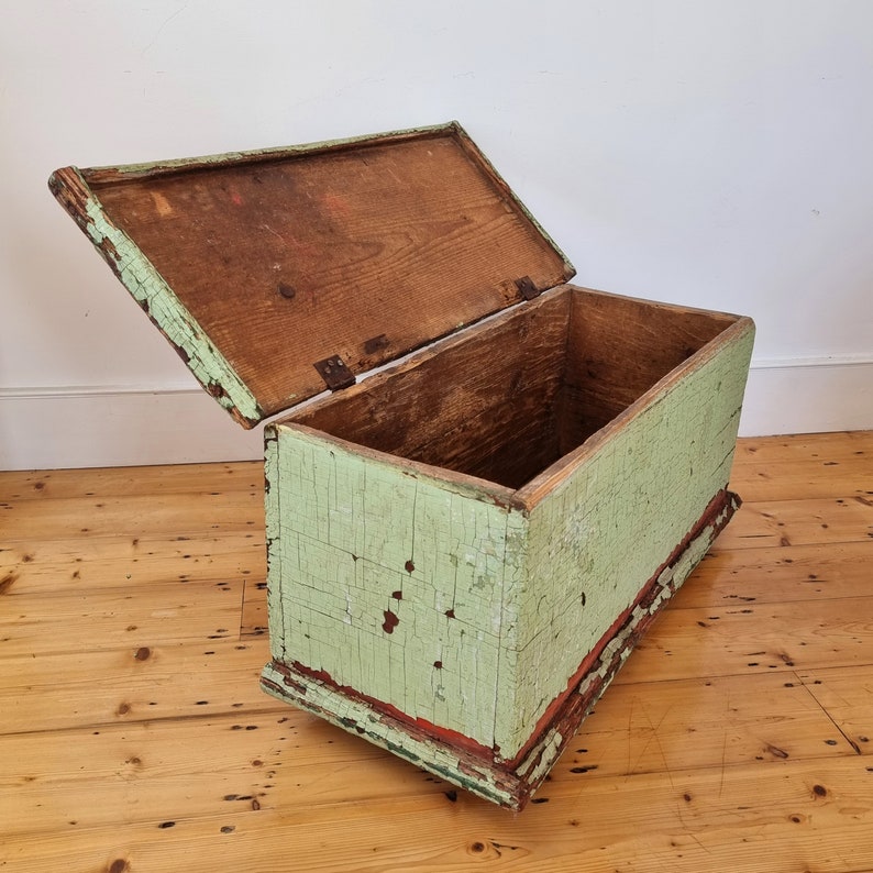 Vintage Wooden Storage Trunk – Distressed Finish, Leather Handle – For Home Decor, Toys, Blankets, Photography Props