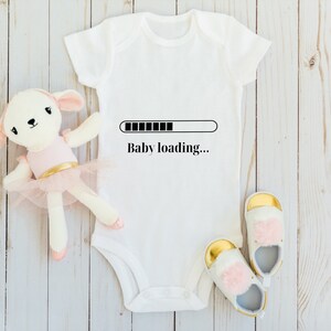Short baby body &quot;Baby loading...&quot; in blue, white or pink - announce pregnancy with baby bodysuit made of 100% cotton - you&#39;ll be a dad