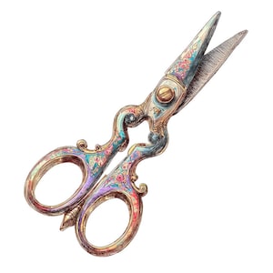 Puede incluir: Tijeras ornamentadas de estilo vintage con un diseño floral. Las tijeras tienen un mango dorado y hojas con un colorido estampado floral en tonos rosa, azul y verde. Las hojas están abiertas y el diseño es detallado.