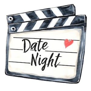 Può includere: Una clapperboard in bianco e nero con le parole "Date Night" scritte su di essa. Un cuore rosso si trova nell'angolo in alto a destra.