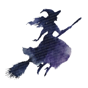 Op de afbeelding: Waterverfillustratie van een heks op een bezemsteel. De heks is afgebeeld als silhouet, met een puntmuts en een zwierige jurk. De afbeelding is weergegeven in blauw- en paars tinten, met een getextureerd aquareleffect.