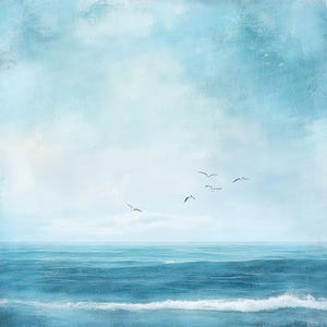K&ouml;nnte beinhalten: Ein blaues und wei&szlig;es Aquarellbild einer Meereslandschaft mit ein paar V&ouml;geln, die am Himmel fliegen.