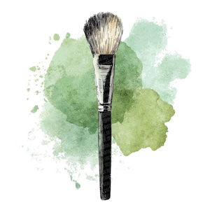 Op de afbeelding: Een zwarte en zilveren make-up kwast met een pluizige, lichtgekleurde borstelkop. De kwast staat tegen een aquarel achtergrond van groene tinten. De handgreep heeft een textuur.