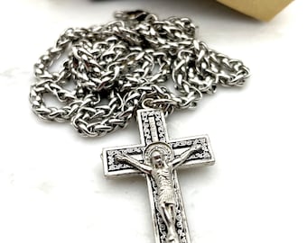 Silber überzogene Kruzifix-hängende Ketten-Halskette Katholischer Schmuck | Christlichen Schmuck | Herren oder Unisex Halskette | Kreuz Schmuck