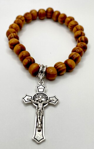 Kokomorocco Bracciale Con Croce Di San Benedetto, Perle D'Acqua Dolce E Medaglione In Argento Vermeil O Sterling, Elastico 16-18 Cm