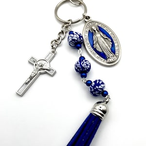 Drei Ave Maria + Wundertätige Medaille Andachts Schlüsselanhänger mit Clip, Schöne Blumen Perlen, Weiße Emaille Inlay Heilige Benedikt Medaille Kruzifix