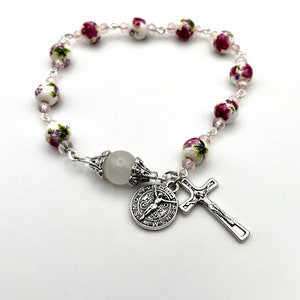 Porcelain Floral Beaded One Decade Chaplet Tenner Rosary Bracelet With White Jade Pater, Fatima Inscription Crucifix, Saint Benedict Medal