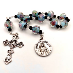 Goddelijke barmhartigheid Jezus, ik vertrouw op je gebedsmedaille met prachtige lampwork rozenkralen en vintage kruisje tientallige rozenkrans 1 decennium zakrozenkrans