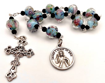 Divine Mercy Jesus I Trust In You Prayer Medal With Gorgeous Lampwork Rose Beads and Vintage Crucifix Tenner Chaplet 1 Decade Pocket Rosary