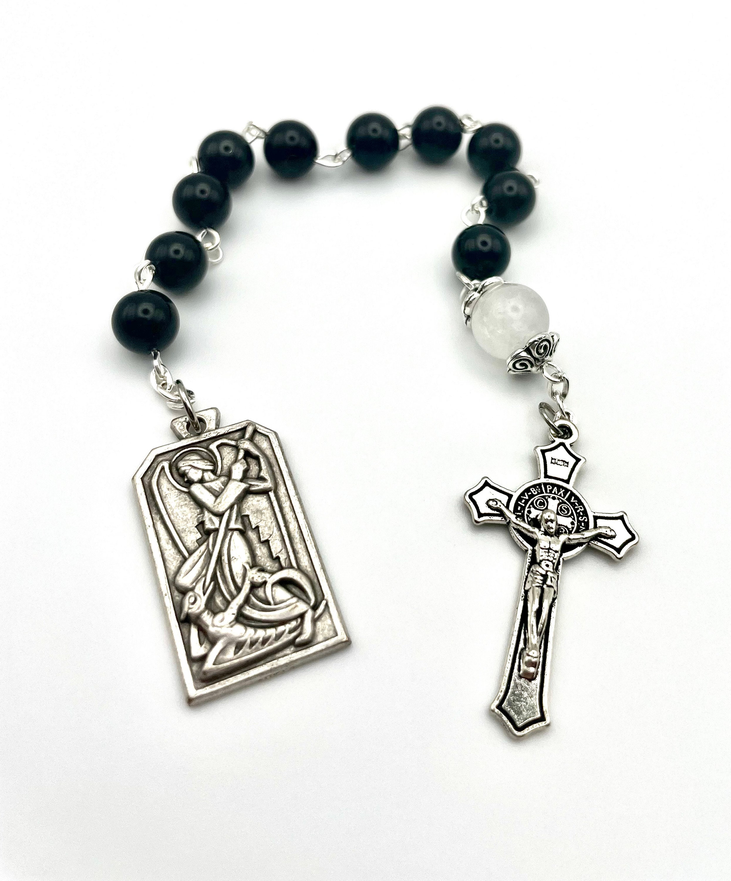 ブラックオニキスの天然宝石 + ホワイトジェイドの宝石、聖ミカエル大