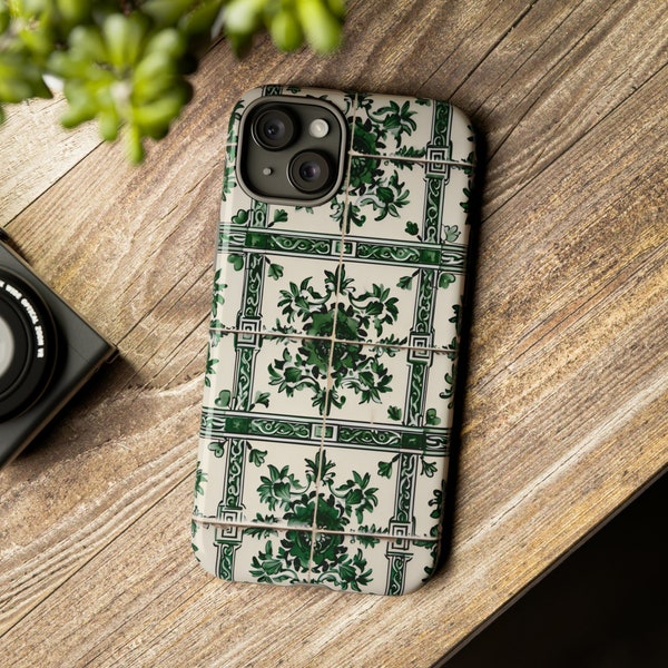 Étui solide pour téléphone vert sauge en carreaux de porcelaine azulejo, design méditerranéen disponible pour les derniers modèles d'iPhone, Google Pixel, Samsung Galaxy