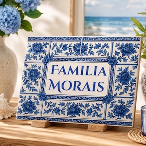 Kundenspezifische Delft Blue Floral Familienname-Kachel - Küsten Azulejo Plaque
