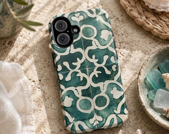 Funda para teléfono con diseño de azulejos verdes costeros para iPhone, Samsung y Google Pixel, funda con estampado de playa mediterránea serena.