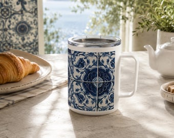 Taza térmica Azulejo de 280 ml con diseño mediterráneo de azulejos azules y tapa.