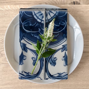 Set of 4 Table Napkins in Blue Mediterranean Style, Poly Kitchen Linen, Home Decoration, Azulejo Portuguese Tile Pattern, Gift for Hostess