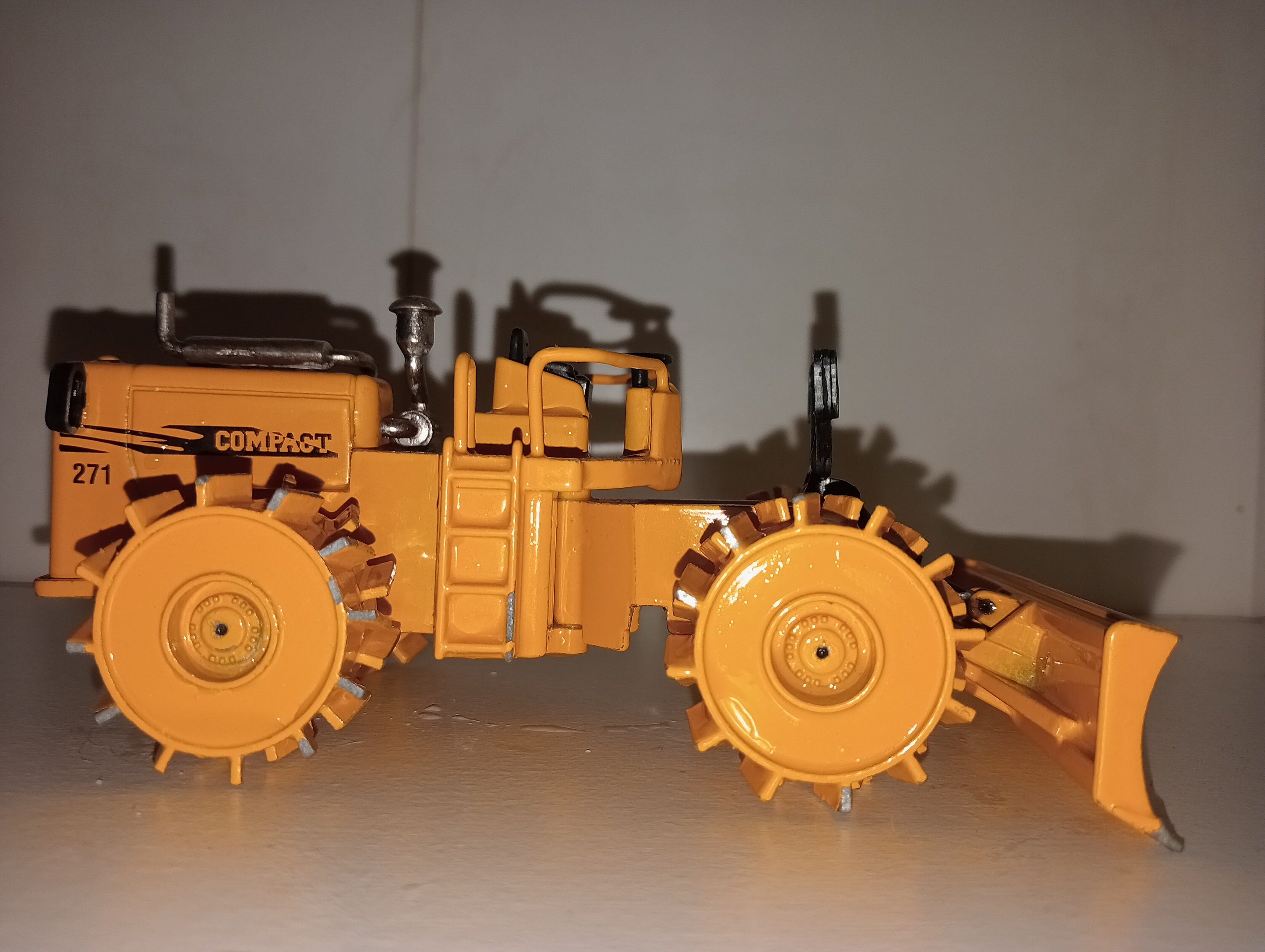 Compact 271 Trash Compactor (caterpillar 825B) - Joal 1:50 Scale ...