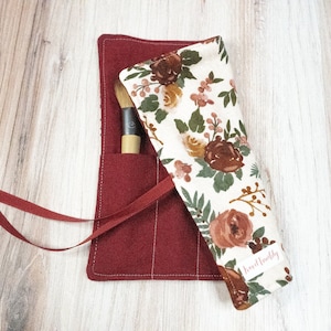 Burgundy Brush Roll / Rose Brush Case / Burgundy Brush Roll / Roses Brush Holder / Burgundy Brush Roll / Brush Case / Travel Makeup Bag