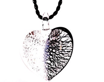Necklace with handmade heart-shaped pendant in black and white Murano glass made with 925 silver leaf