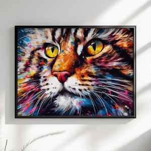 Könnte beinhalten: Eine Nahaufnahme eines farbenfrohen Gemäldes eines Katzenkopfes. Die Katze hat gelbe Augen, eine rosa Nase und ein weißes Kinn. Der Hintergrund ist eine Mischung aus leuchtenden Farben, darunter Blau, Grün, Pink und Gelb.