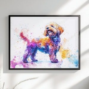 Peut inclure: Une peinture à l'aquarelle d'un chien brun et blanc sur un fond coloré. Le chien est debout sur un fond blanc avec des éclaboussures de peinture rose, bleue, jaune et orange.