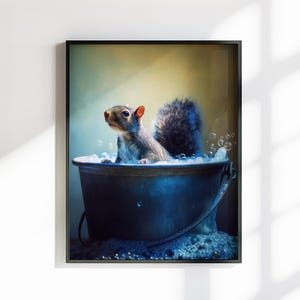 Scoiattolo nella vasca da bagno, tela o poster. Stampa a olio, quadro con scoiattolo nella vasca da bagno, decorazione da bagno con animali extra large, creatura del bosco.