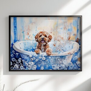 Pode incluir: Uma pintura em aquarela de um cão marrom sentado em uma banheira branca cheia de bolhas azuis. O cão está sorrindo e tem suas patas na borda da banheira.