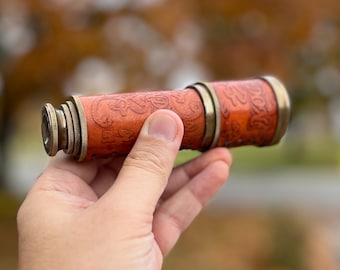 Graverat mässings-kikarteleskop, handgjort vintage-piratpresent