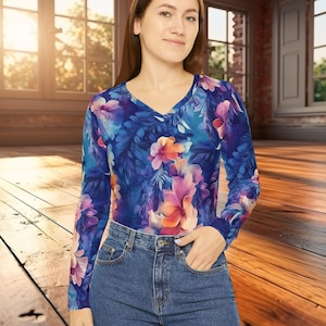 Blue Floral Women&#39;s Long Sleeve V-neck Shirt, Reminiscent of Hawaii with Elegant Style Watercolor Flowers Art You Can Wear