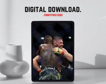 Peut inclure: Une image numérique à télécharger avec le texte "TÉLÉCHARGEMENT NUMÉRIQUE." et "FIGHTPOSTERS" en rouge. L'image sur la tablette montre deux hommes s'embrassant, l'un portant des gants dorés et l'autre un short noir et or.