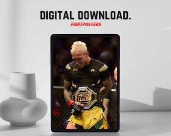 Peut inclure: Téléchargement numérique d'un champion de l'UFC tenant une ceinture de championnat. L'image montre un homme en uniforme noir et jaune, avec le texte "DIGITAL DOWNLOAD." et "FIGHTPOSTERS" en haut de l'image.