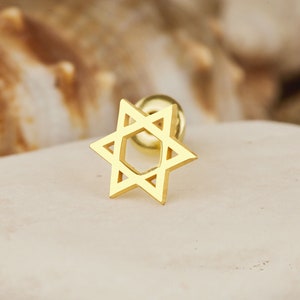 Brincos pequenos de prata com estrela de Davi, presente de dia dos namorados, presente para ela, brincos de pino Magen David feitos à mão, brincos de estrela de Davi judaicos - U047
