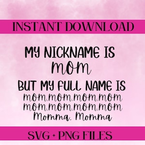 Può includere: Uno sfondo acquerellato rosa e bianco con testo nero che dice "INSTANT DOWNLOAD MY NICKNAME IS mom BUT MY FULL NAME IS mom.mom.mom.mom mom.mom.mom.mom Momma. Momma SVG + PNG FILES"