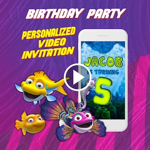 Op de afbeelding: Een digitale uitnodiging voor een verjaardagsfeestje op een smartphone. De uitnodiging toont geanimeerde cartoonvissen en de tekst "Birthday Party, Personalized Video Invitation". Het telefoonscherm toont "Jacob is turning 5."