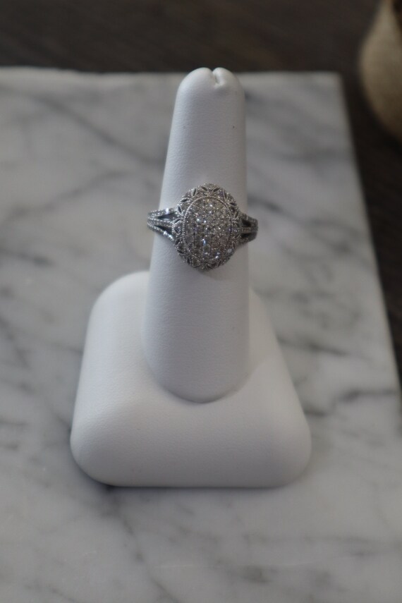 14kt White Gold Oval Cluster Fashion Ring