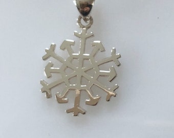 Small Snowflake Pendant, Sterling Silver 925 - Winter Jewelry,  Nature pendant