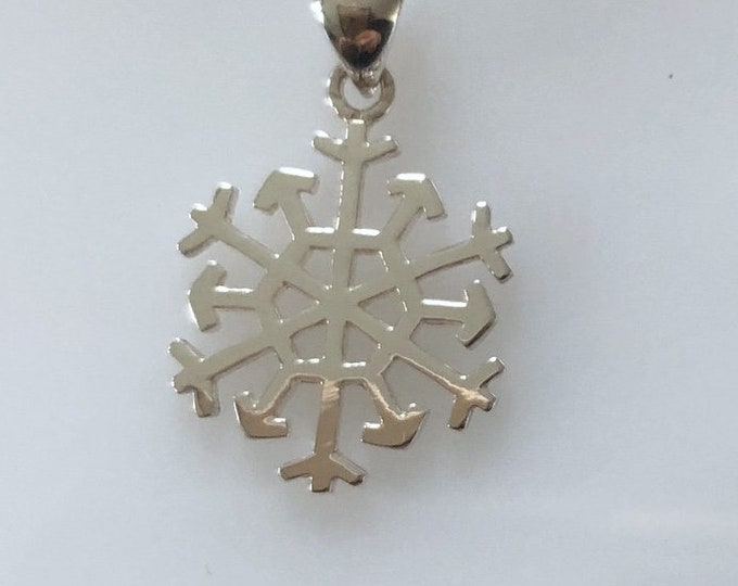 Small Snowflake Pendant, Sterling Silver 925 - Winter Jewelry,  Nature pendant