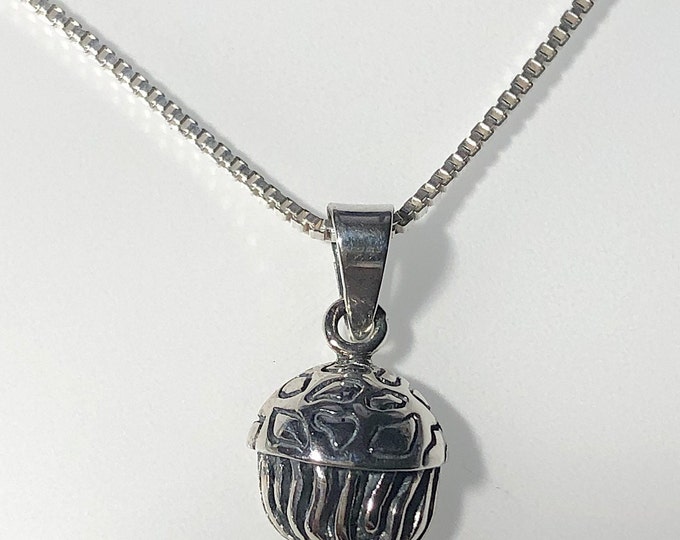 Sterling Silver Jelly fish Necklace / Pendant, Sealife, Marine life, beach jewelry