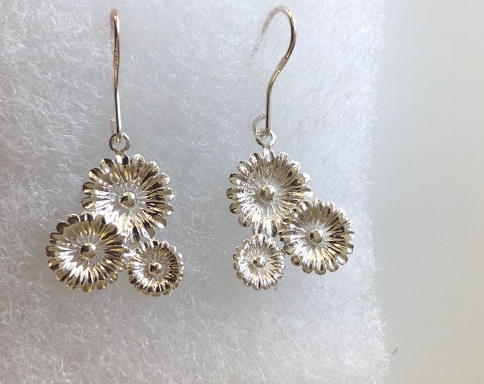 Sterling Silver Daisy Earrings: Trio Flower Wire Design