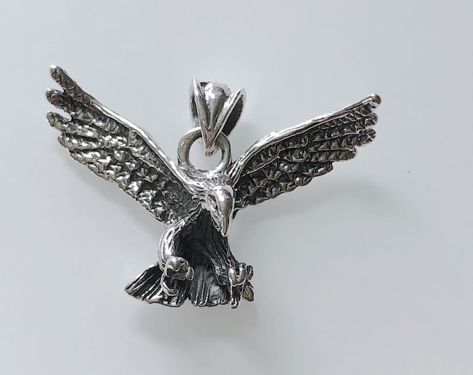 Sterling Silver Eagle Pendant - Nature life - Birds - Wild life Jewelry